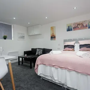 Hospital Apartment Leeds (West Yorkshire)